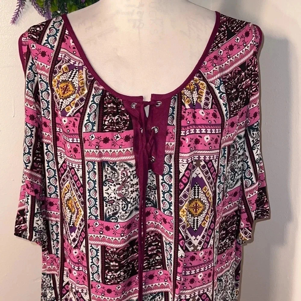 Cato woman, festival royalty, 22//24W, Cold shoulder tunic‎ blouse, w/Tassel tie